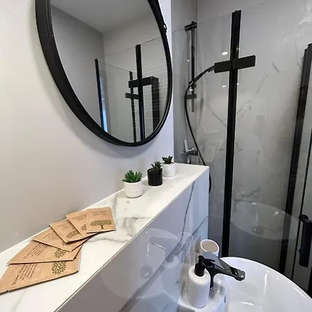 Nieborowska Loft - Stylish Lägenhet *